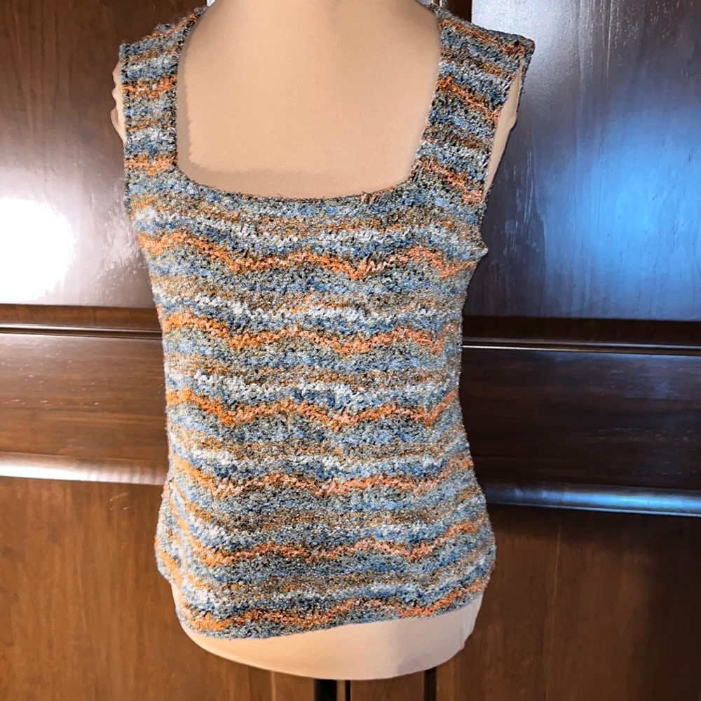 Sleeveless Sweater Top Size Large (one flaw)